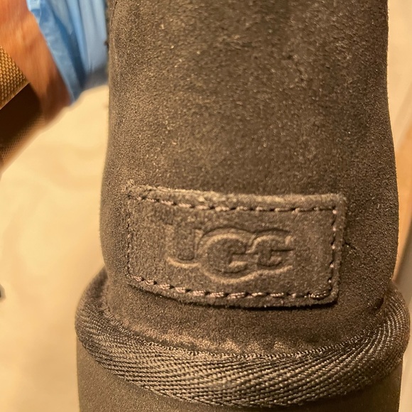 UGG CLASSIC MINI LOGO BOOT-SZ 11 - Picture 2 of 6